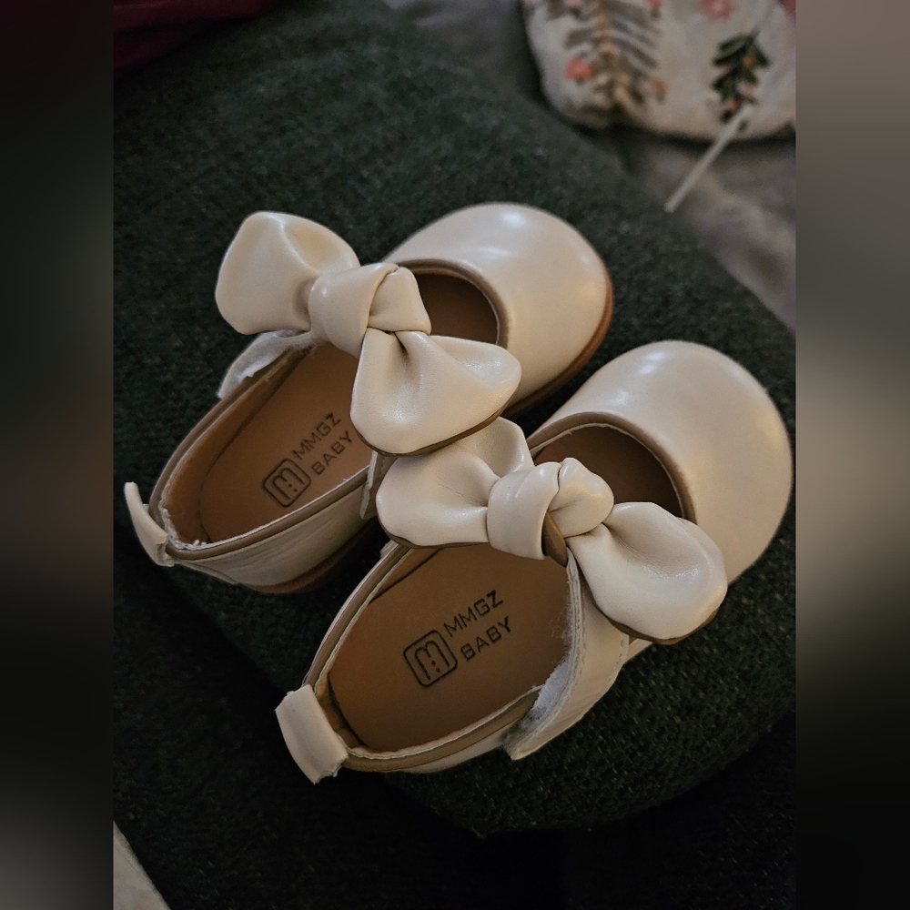 Cream Bow Maryjanes Size 6 Toddler